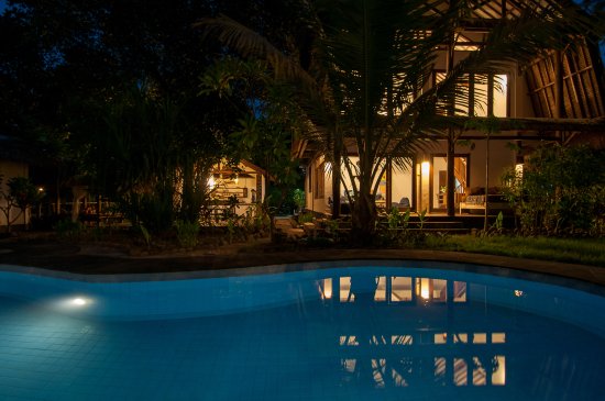 villa-nangka-by-night